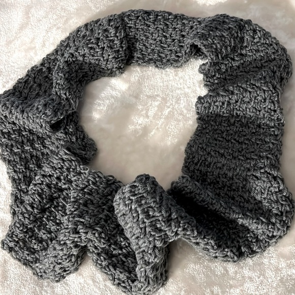 Accessories - NWOT🧣 HANDMADE HAND-KNIT 67” THICK CHARCOAL GRAY KNIT INFINITY SCARF
